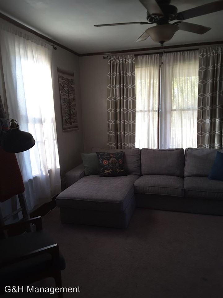 708 9th Ave NE - Photo 3 of 10