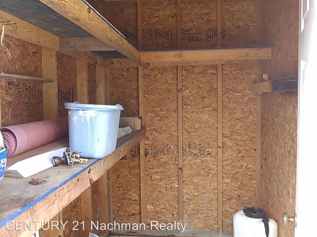 101 Bayberry Dr - Photo 2 of 13