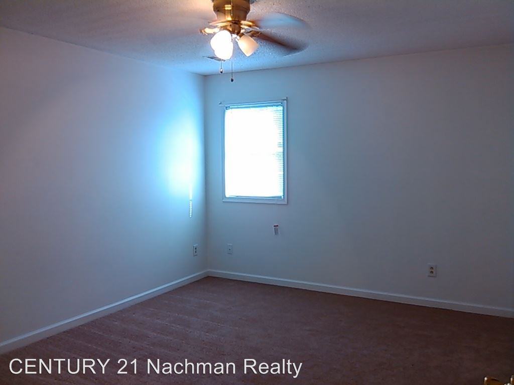 101 Bayberry Dr - Photo 3 of 13