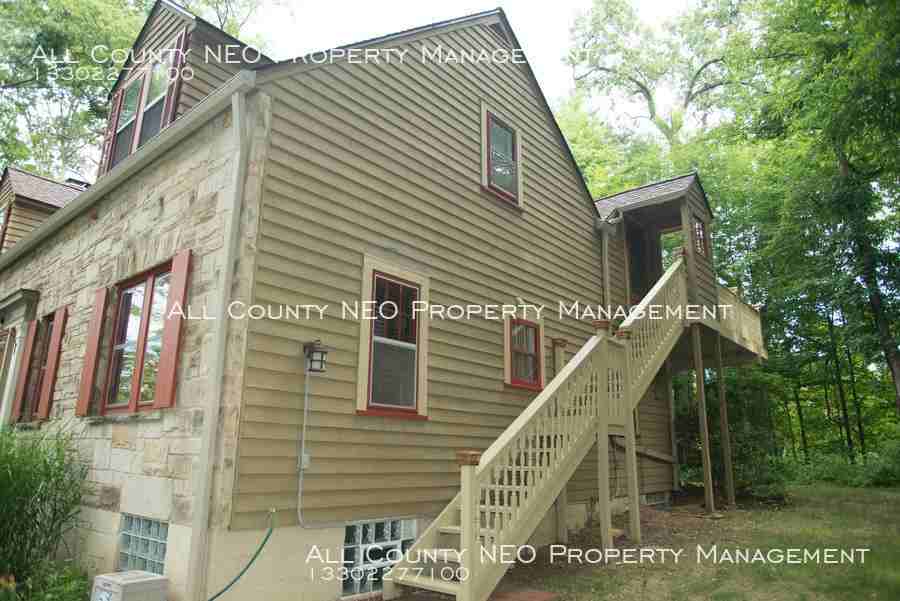10841 Valley View Rd #UP - Photo 2 of 9