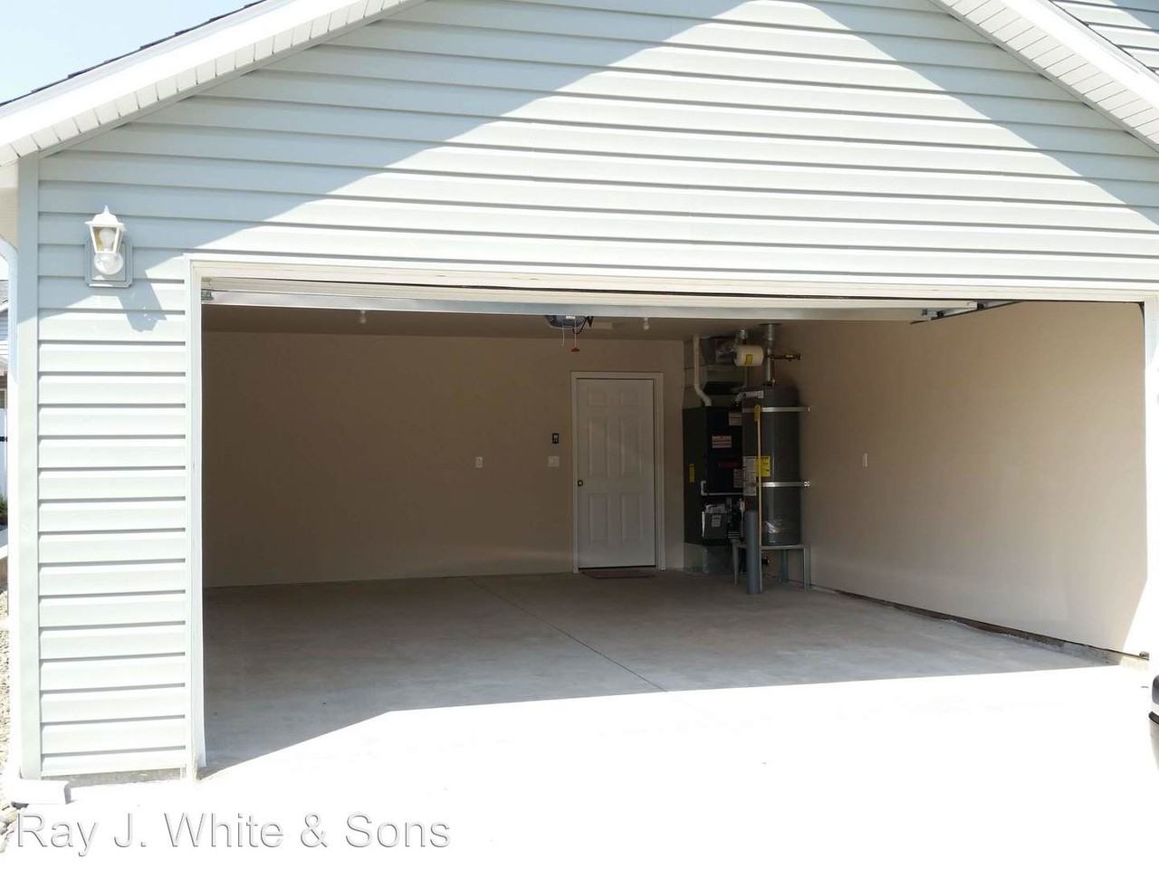 1120 Liberty Dr - Photo 2 of 17