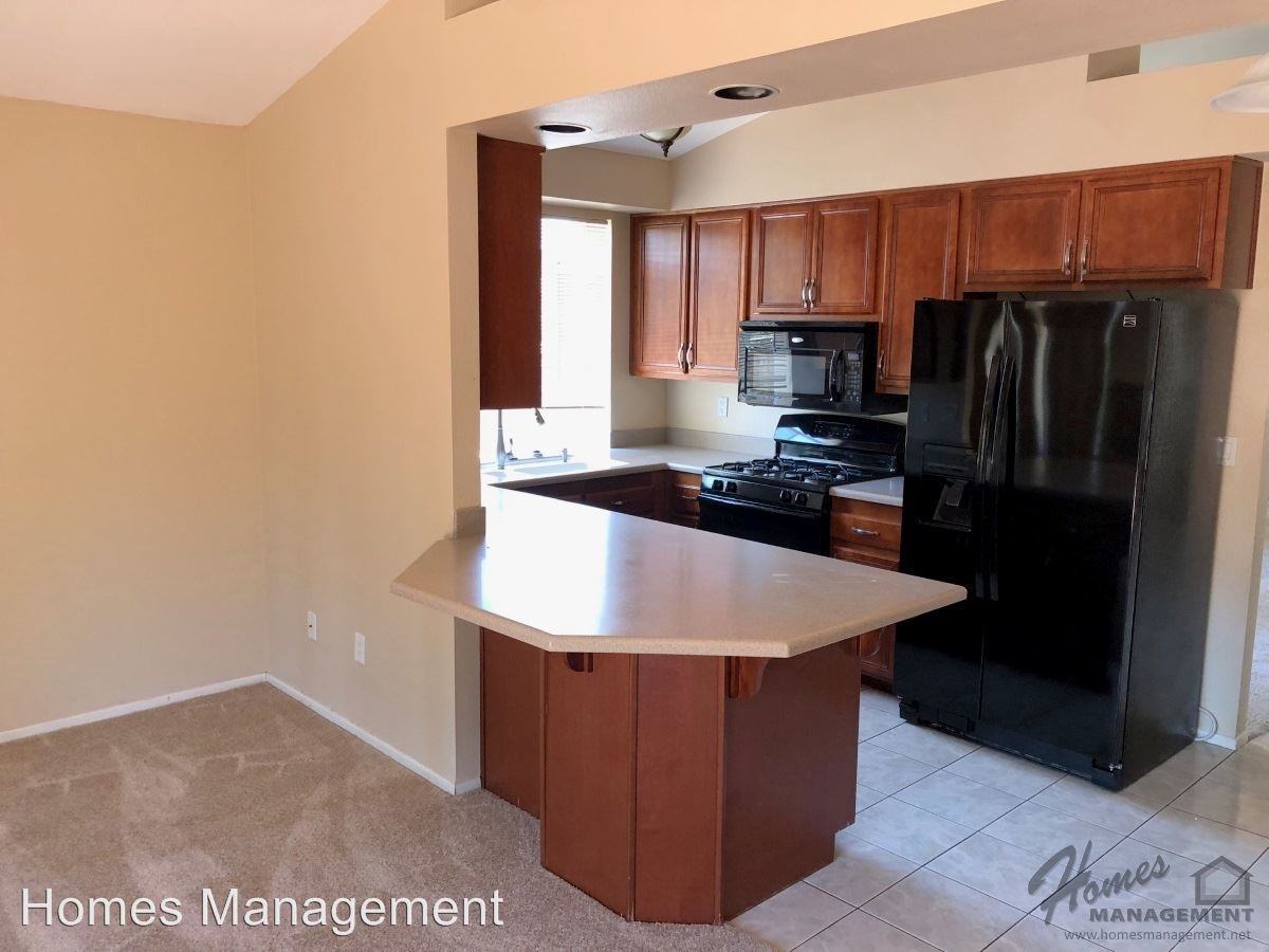 2046 Shadetree Ln - Photo 2 of 7