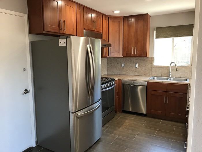 2821 Draper St - Photo 2 of 19