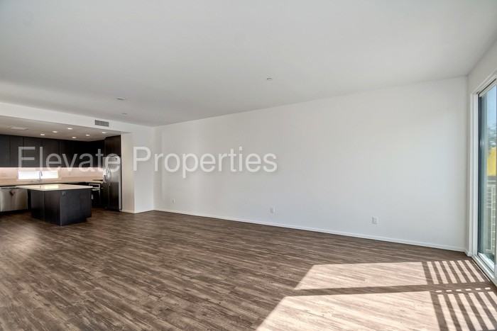 2860 C St - Photo 3 of 24