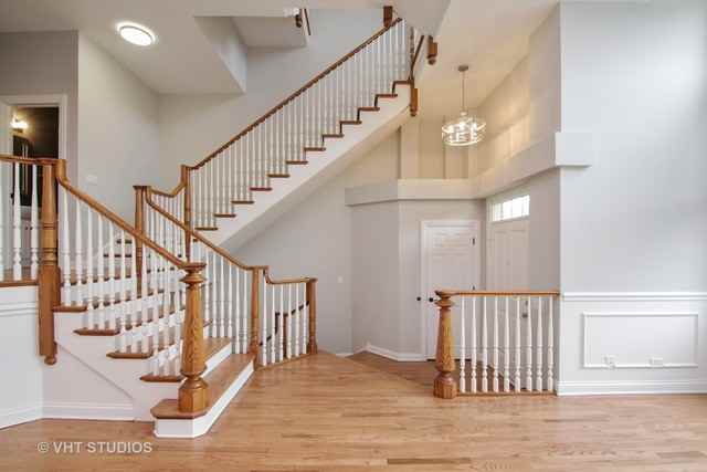 1897 Admiral Ct - Photo 2 of 25