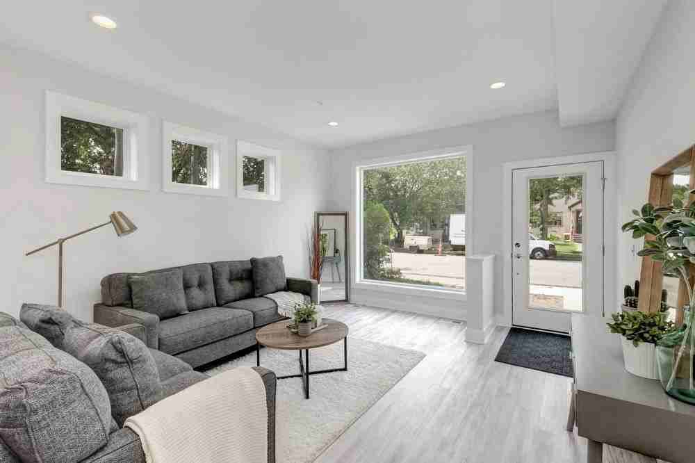 2415 NE 2nd St - Photo 3 of 15