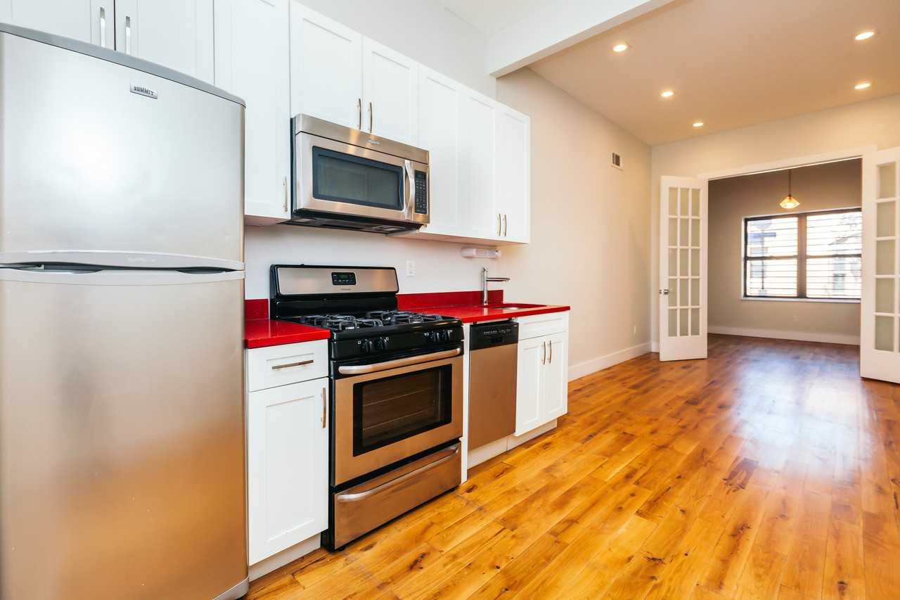 186 Wilson Avenue #11EP