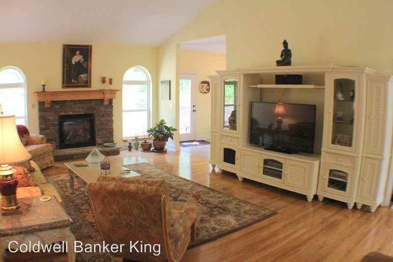 107 Allen Rd - Photo 3 of 12