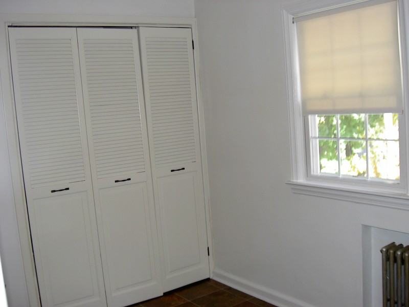 250 Godwin Ave - Photo 2 of 9