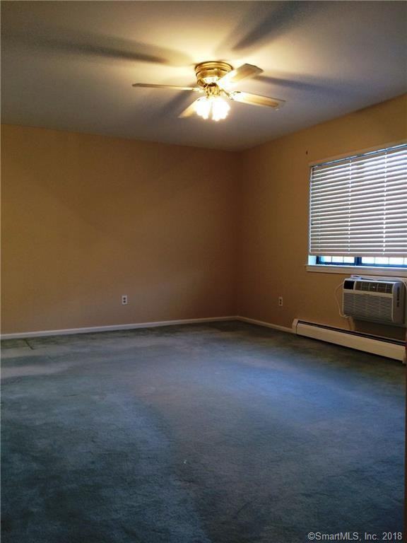 304 Foxwood Ln - Photo 3 of 12