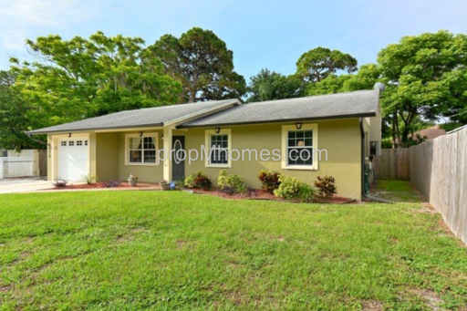 4072 Berkshire Dr - Photo 3 of 40