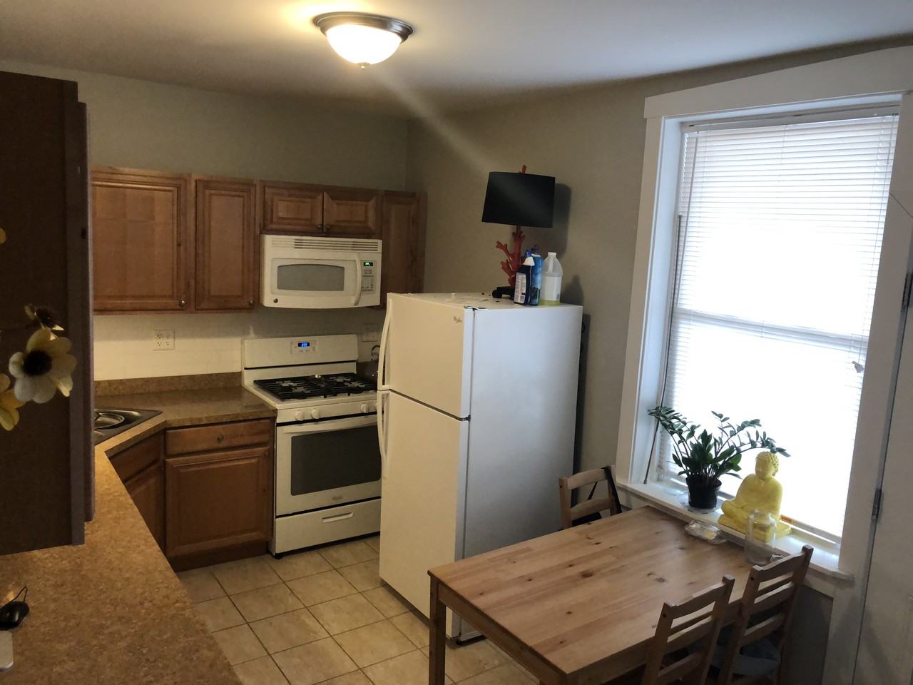 300 W Madison St - Photo 2 of 5