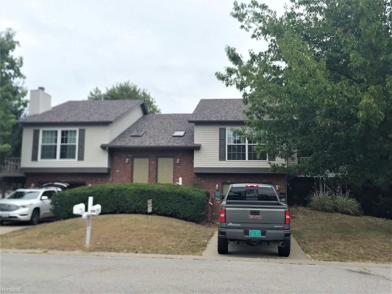 319 Hannah Dr - Photo 2 of 15