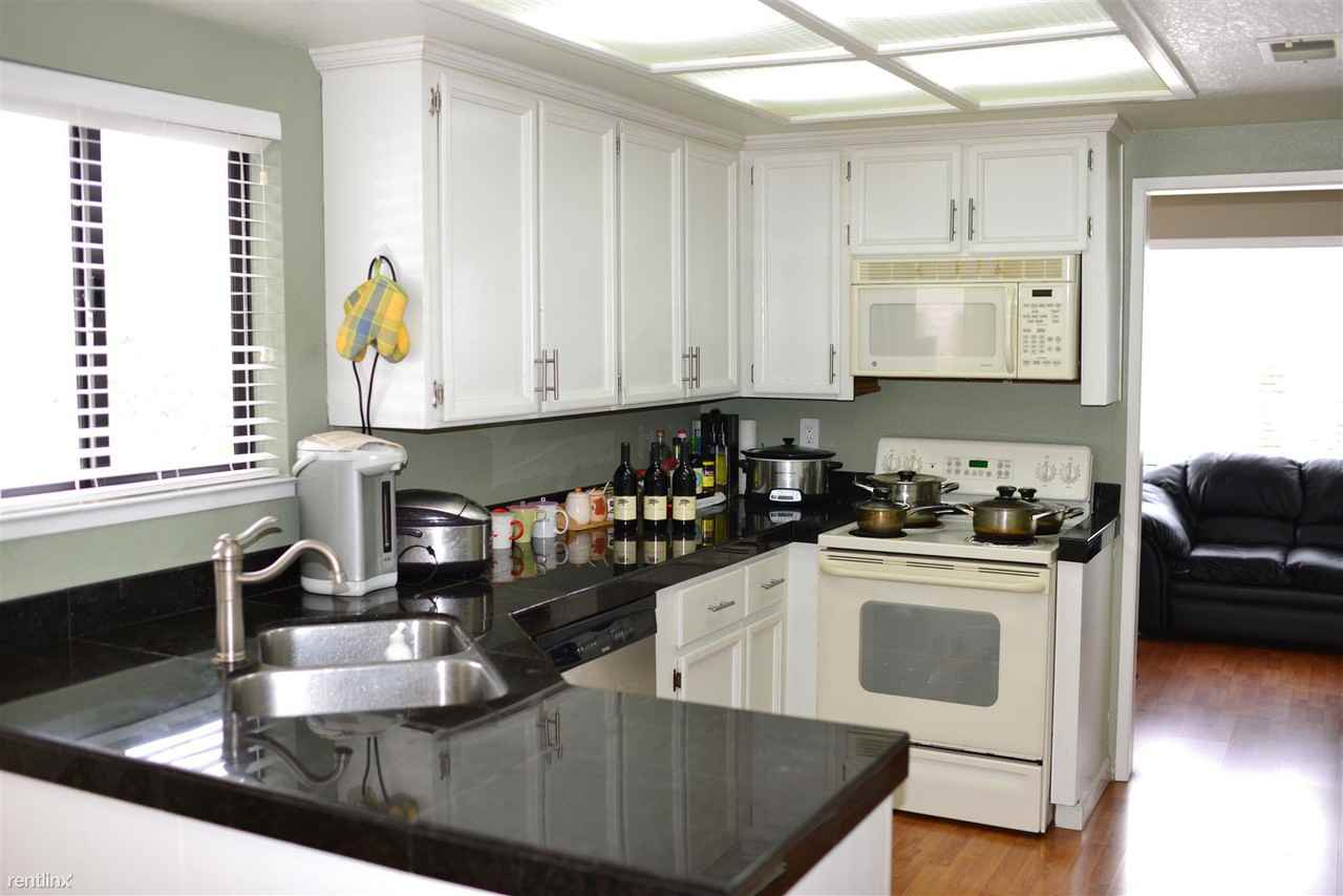 45 Appian Way - Photo 2 of 10