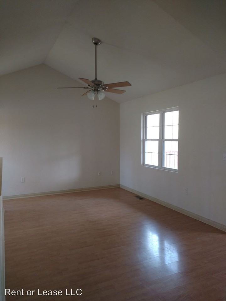 537 Johnson Ln - Photo 3 of 11