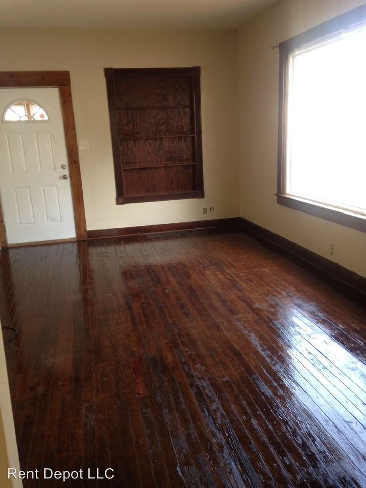 1405 E Illinois St - Photo 3 of 9