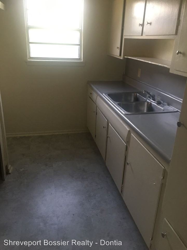 438 Mayfair Dr - Photo 3 of 7