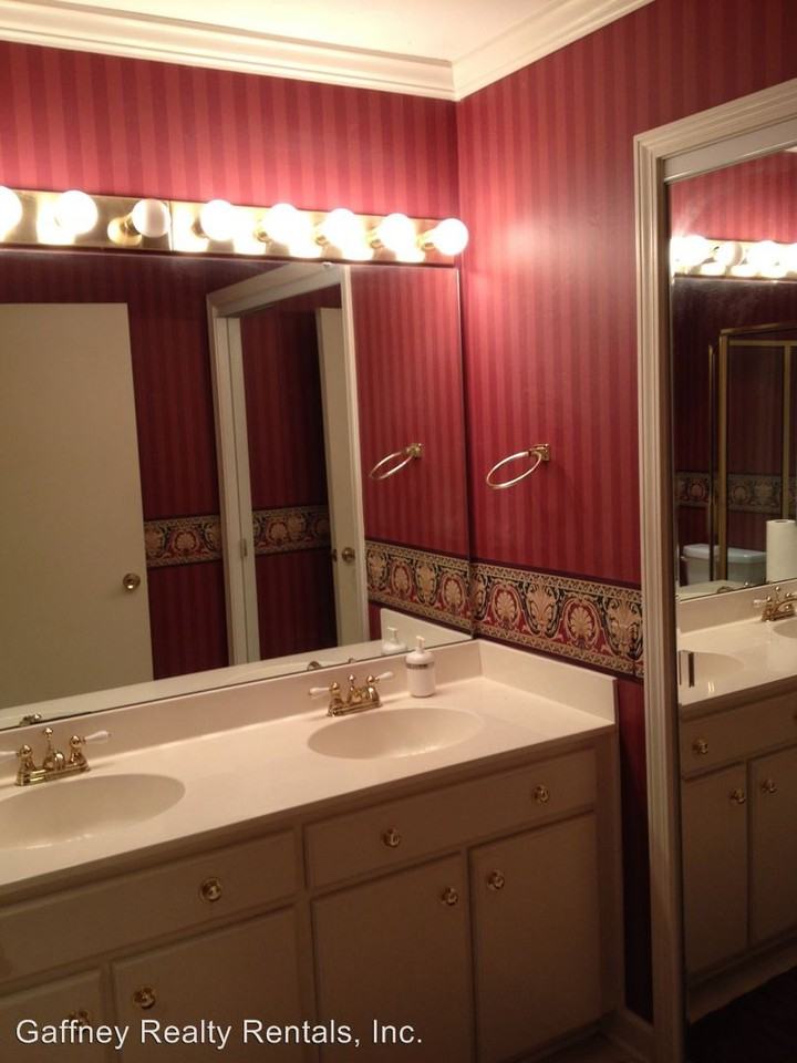 215 York Dr - Photo 3 of 16