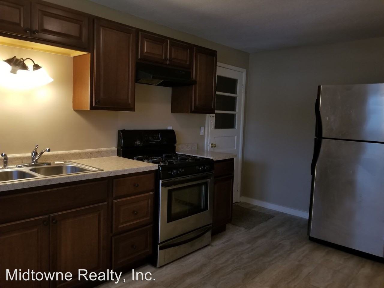 1330 Ventura Ln - Photo 3 of 14