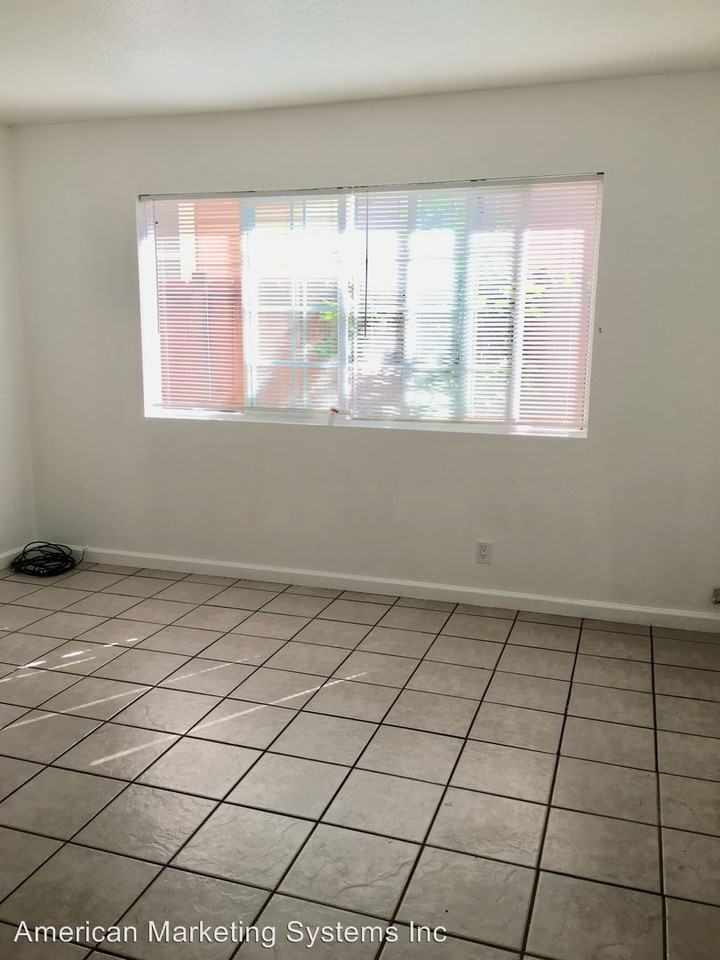 1227 107th Ave - Photo 3 of 14