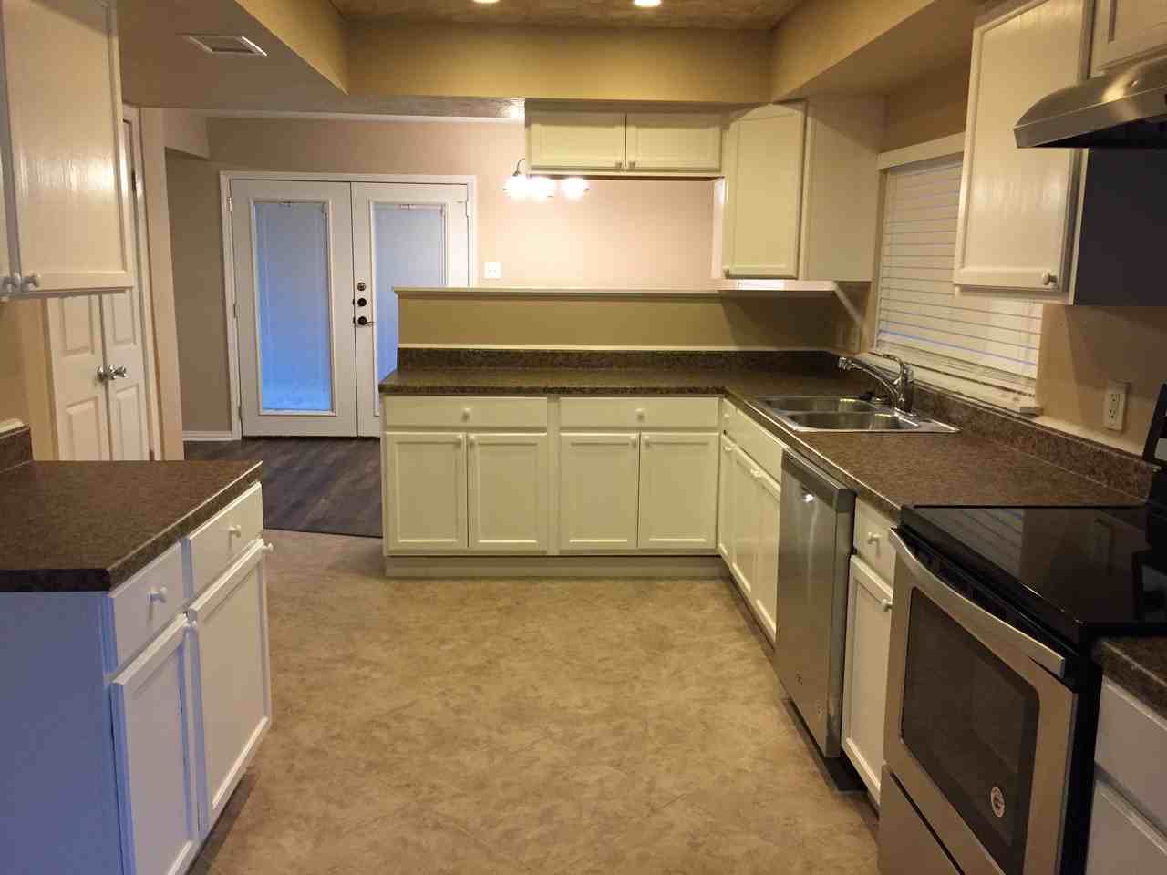 524 Gleneagles Dr - Photo 2 of 11