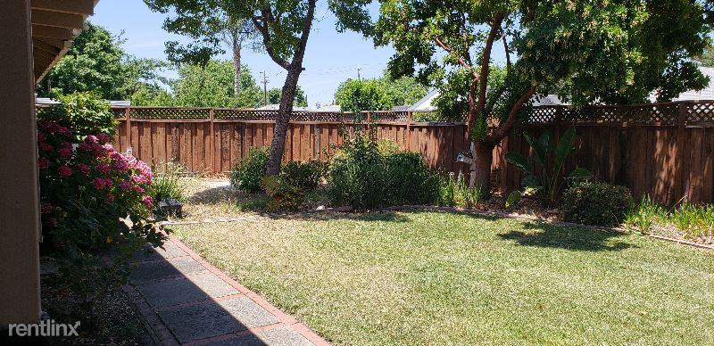 2136 Dena Dr - Photo 2 of 15