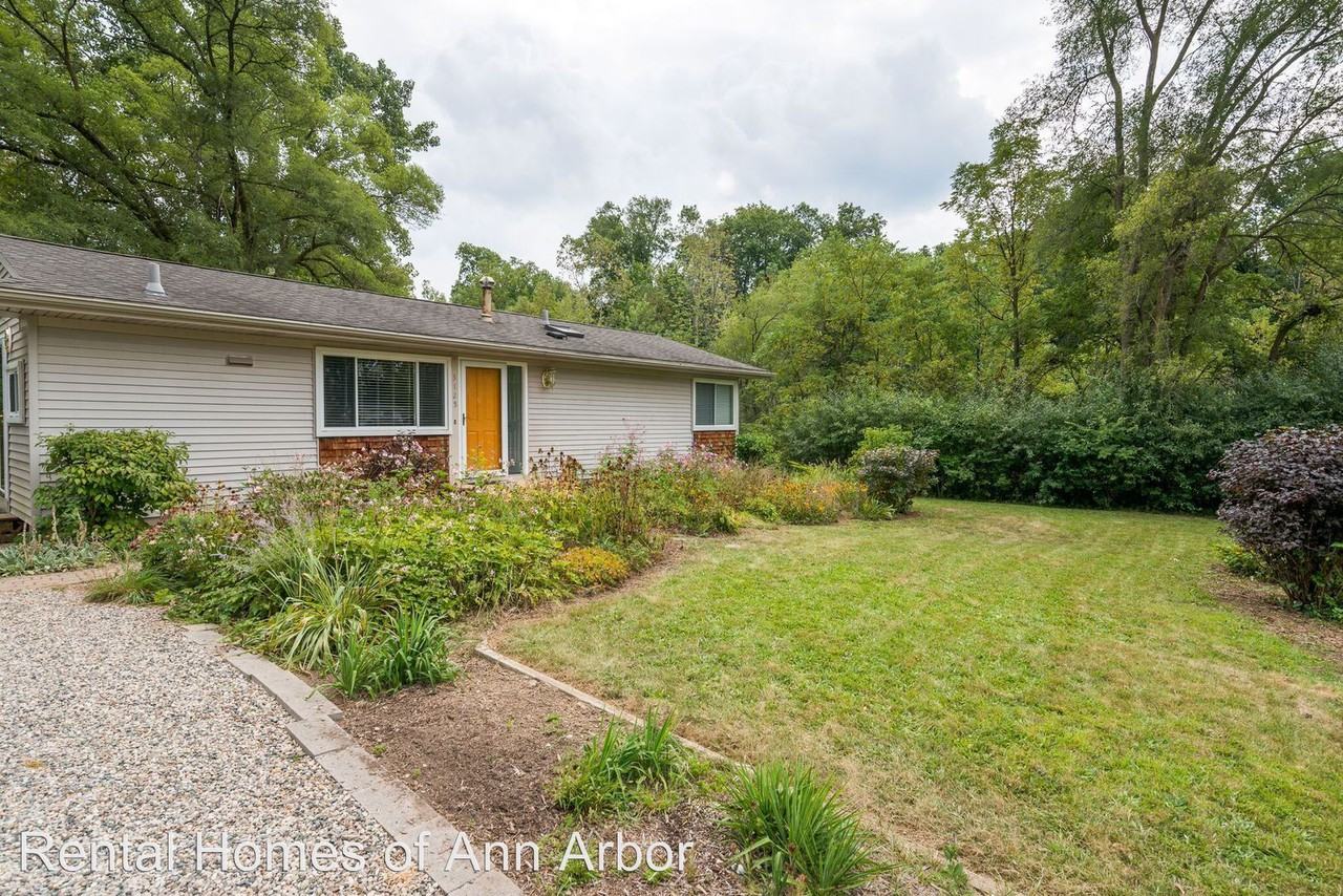 3125 Woodmanor Ct - Photo 2 of 9