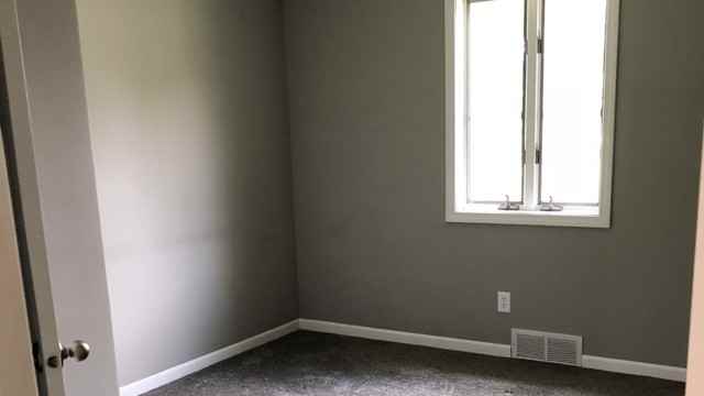 701 W 2nd St - Photo 3 of 7