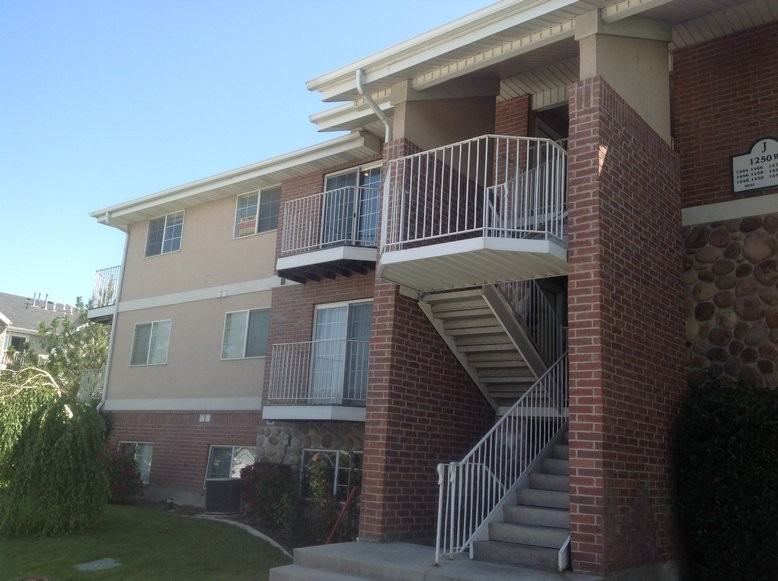 1466 N 1250 W - Photo 2 of 26