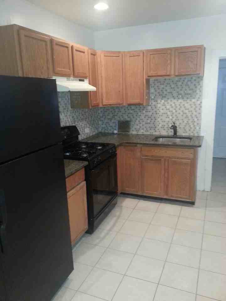 1001 Linden St - Photo 2 of 3