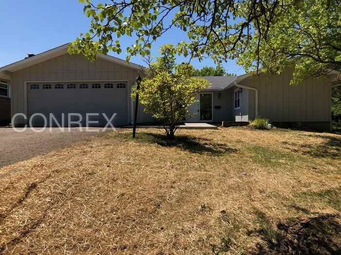 1179 Ironstone Dr - Photo 2 of 3