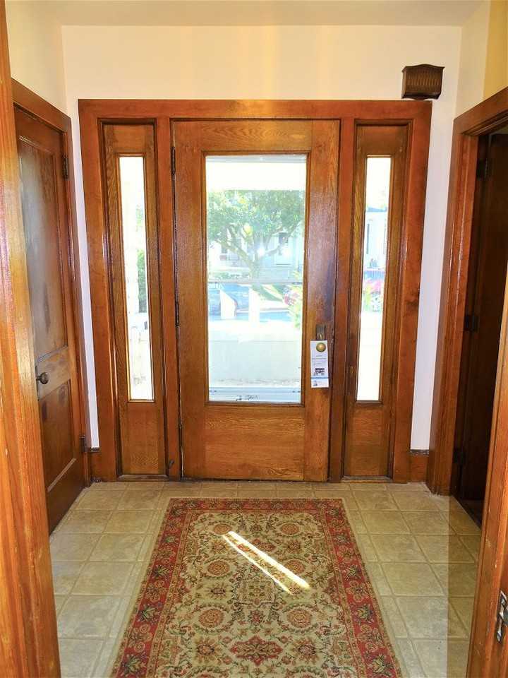 109 S Park St - Photo 3 of 21