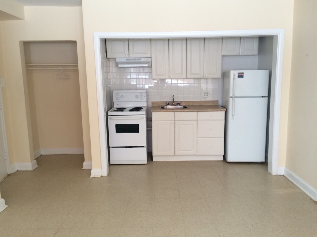 374 Lafontaine Avenue, Ottawa, ON K1L 8M3 Studio Apartment for Rent