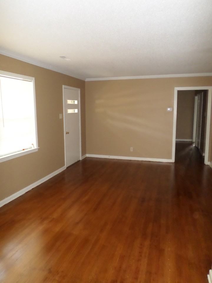 3276 Dogwood Ln - Photo 3 of 9