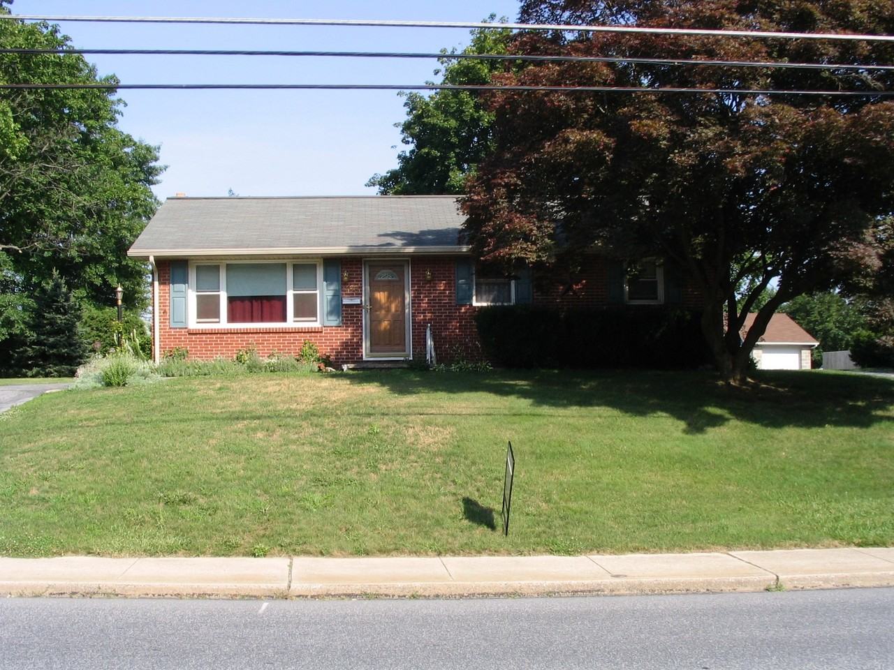 468 W Bainbridge St - Photo 3 of 3