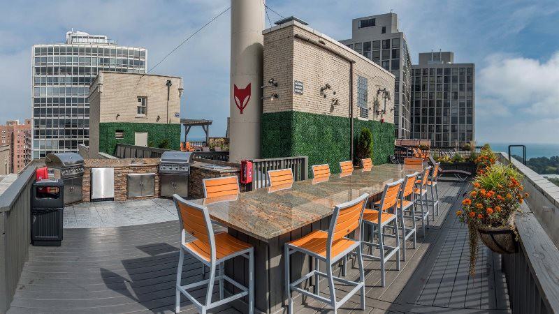 401 West Fullerton Avenue