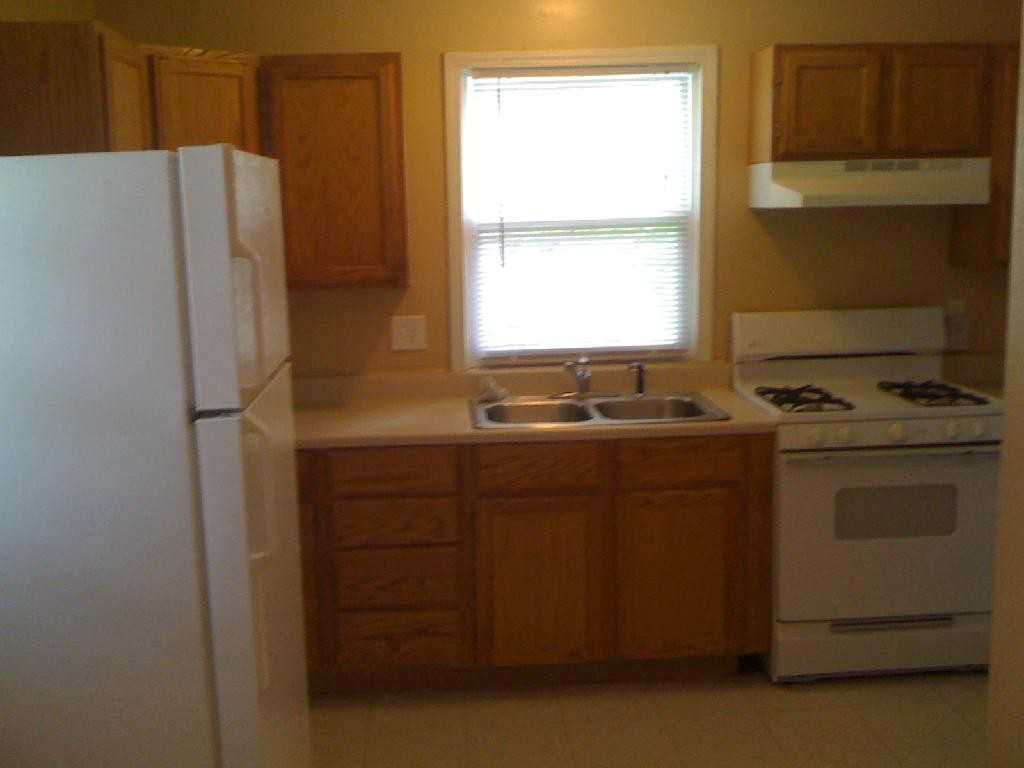 1124 E 84th Terrace - Photo 3 of 6