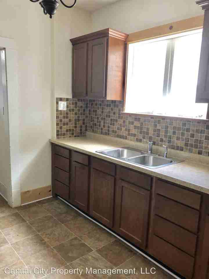 409 W Edwards St - Photo 2 of 9