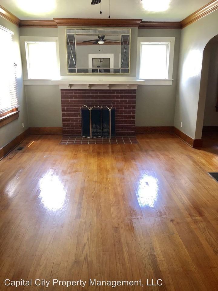 409 W Edwards St - Photo 3 of 9