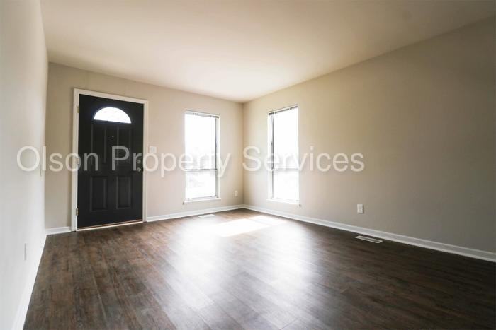 924 W 60th Pl - Photo 3 of 23