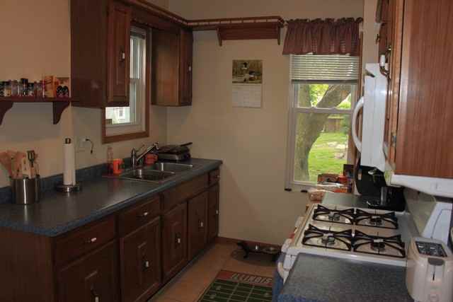 402 Dixon Rd - Photo 3 of 14