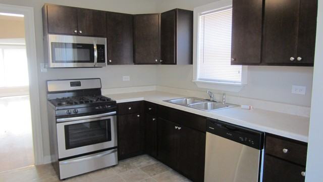 10710 S Lawndale Ave - Photo 2 of 22