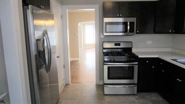 10710 S Lawndale Ave - Photo 3 of 22