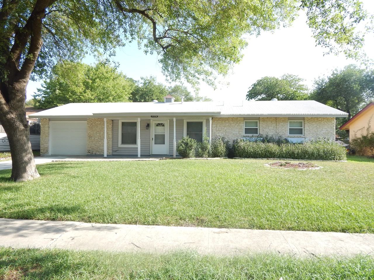 5847 Castle Run - Photo 2 of 29