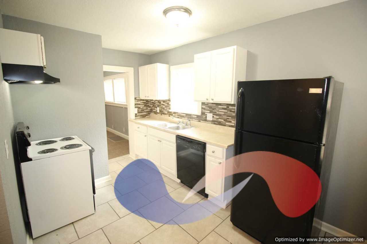 1831 E 68th Terrace - Photo 3 of 12