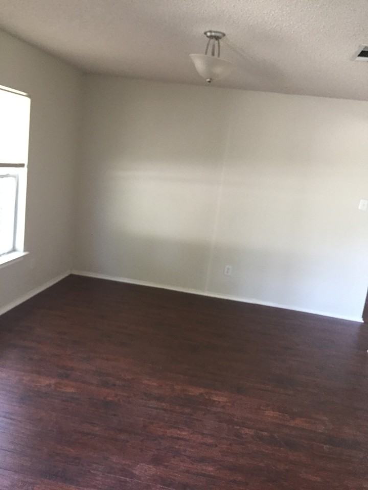 3117 Lake Cove - Photo 3 of 13