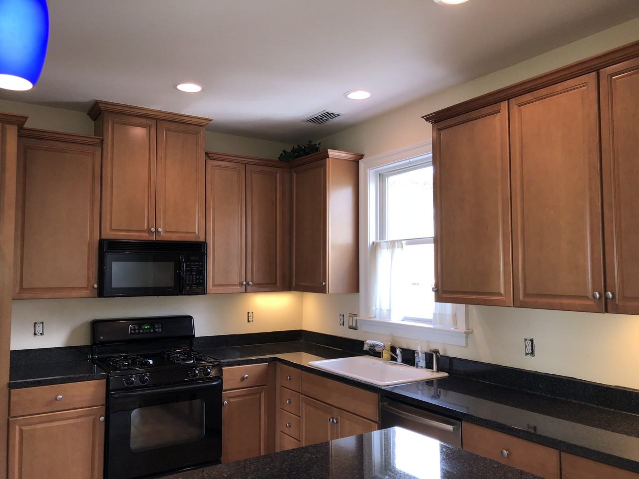 721 S Pine St - Photo 2 of 17