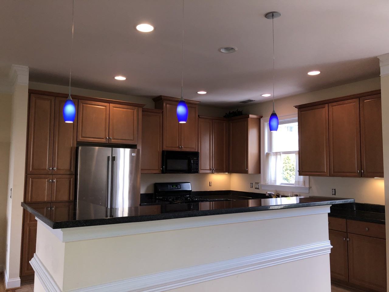 721 S Pine St - Photo 3 of 17