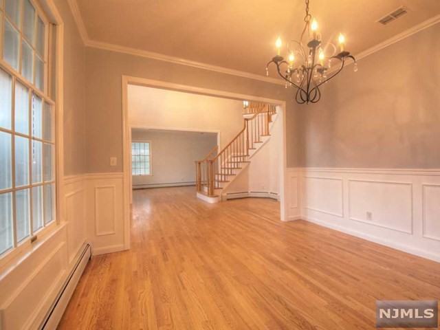 21 Longview Ct - Photo 3 of 24