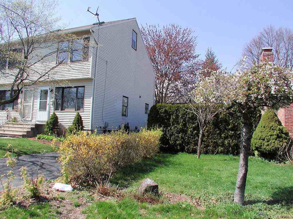 89 Oxford St - Photo 2 of 24